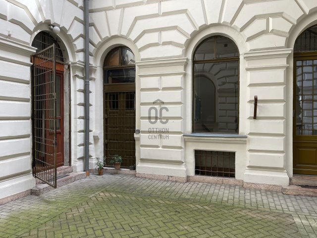 Eladó téglalakás, Budapesten, VI. kerületben 74 M Ft, 2 szobás