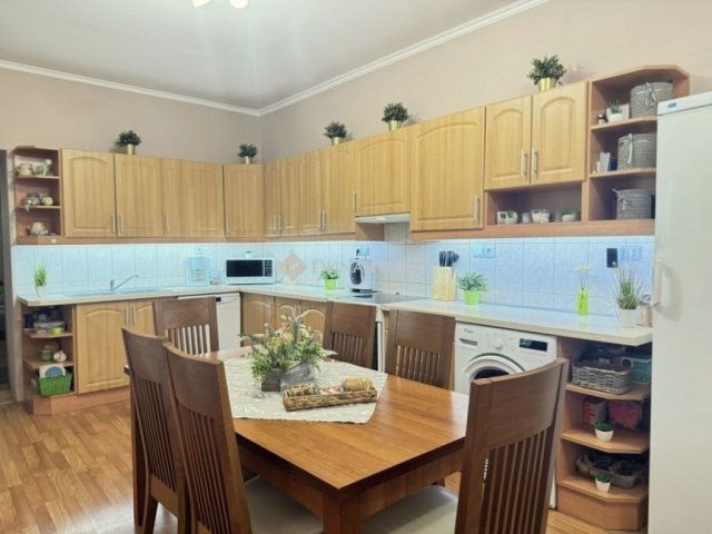 Eladó családi ház, Békéscsabán 89.9 M Ft, 4 szobás