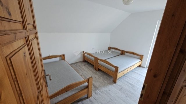 Eladó családi ház, Siófokon 259.9 M Ft, 9 szobás