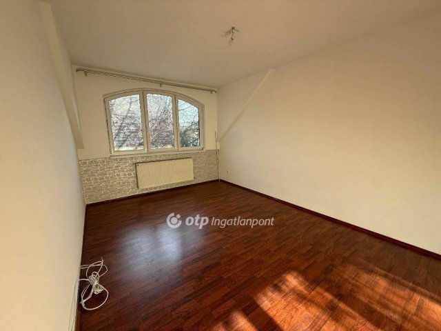 Eladó téglalakás, Debrecenben 65 M Ft, 1+1 szobás