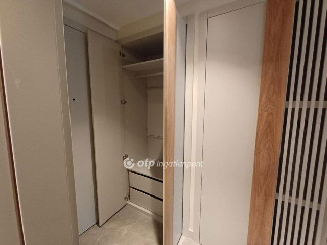 Eladó téglalakás, Budapesten, IX. kerületben 73.9 M Ft, 1 szobás