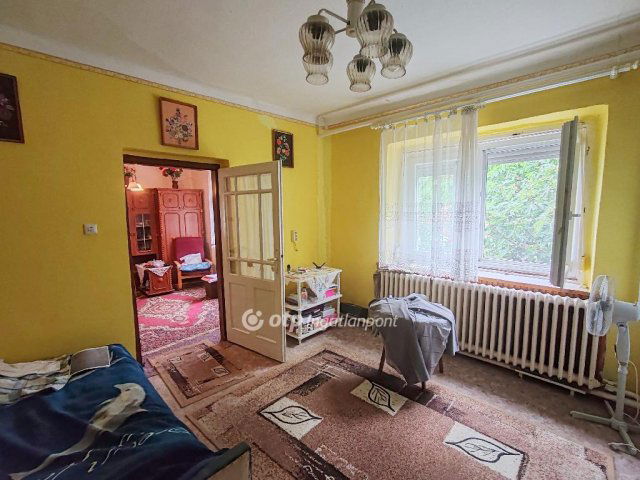 Eladó családi ház, Szolnokon 29.5 M Ft, 4 szobás