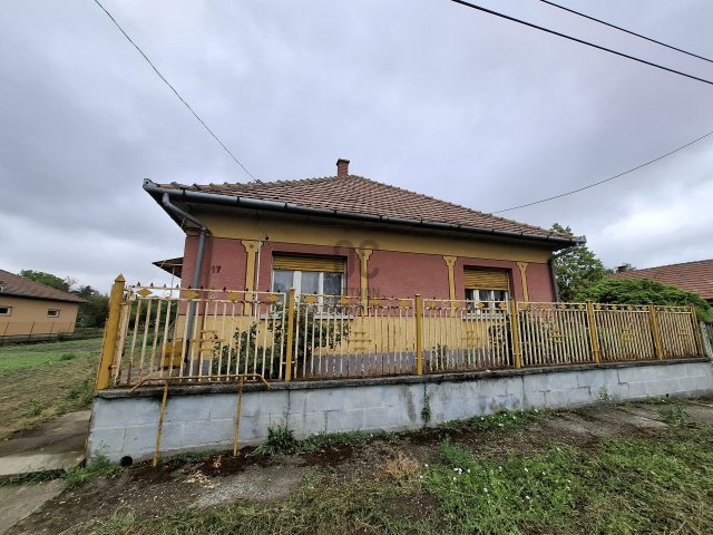 Eladó családi ház, Tápiószentmártonon 24.9 M Ft, 2 szobás