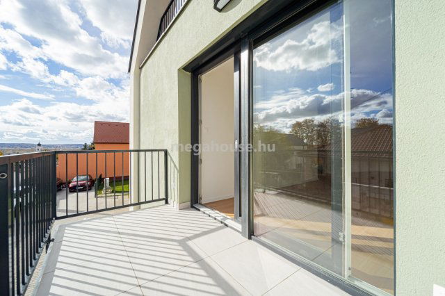 Eladó téglalakás, Budaörsön 89 M Ft, 2 szobás