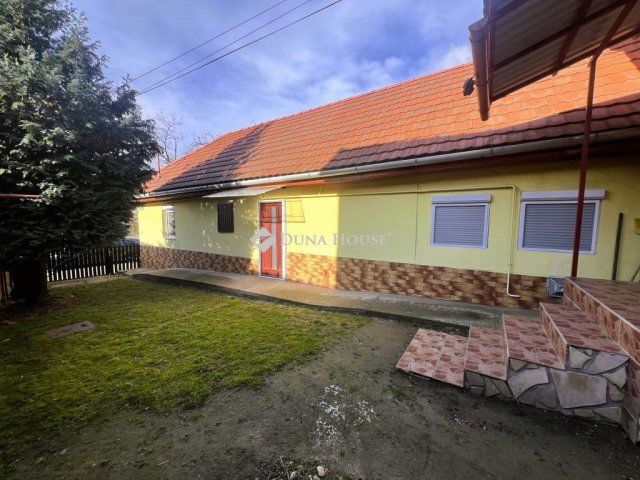 Eladó családi ház, Piliscséven 27.3 M Ft, 1 szobás