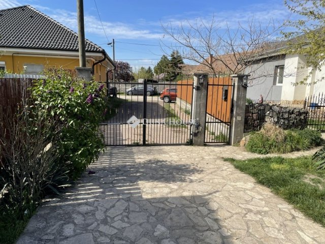 Eladó családi ház, Pilisen 115 M Ft, 7 szobás
