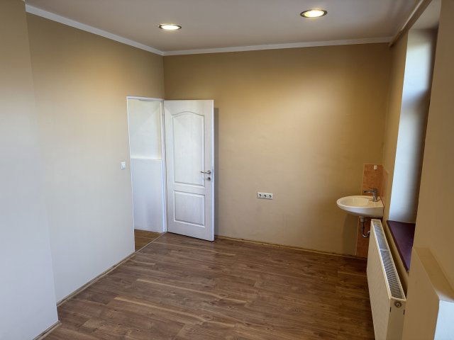 Eladó családi ház, Veszprémben 95.9 M Ft, 6 szobás