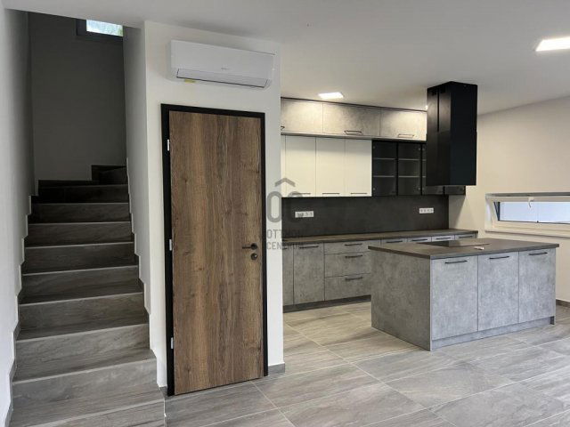 Eladó téglalakás, Balatonszárszón 130 M Ft, 5 szobás