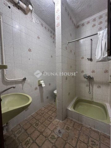 Eladó családi ház, Szegeden 199 M Ft, 7 szobás