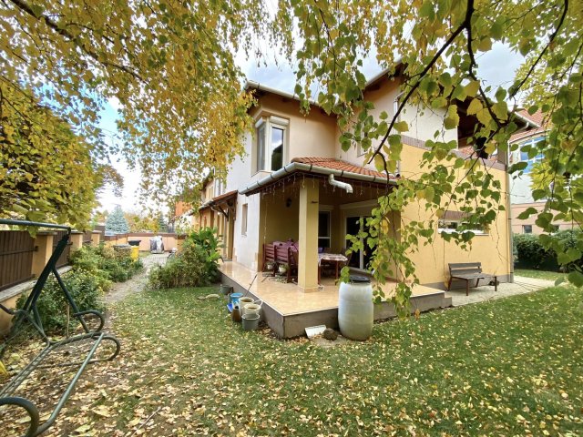 Eladó téglalakás, Szegeden 97.7 M Ft, 3 szobás