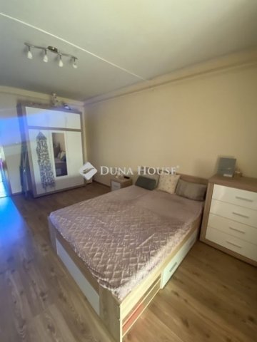 Eladó panellakás, Pécsett 42.4 M Ft, 2 szobás