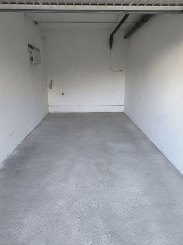 Kiadó garázs, Nyíregyházán 25 E Ft / hó, 1 szobás