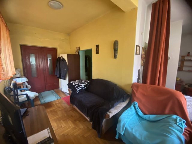 Eladó családi ház, Komáromban 49.9 M Ft, 4 szobás
