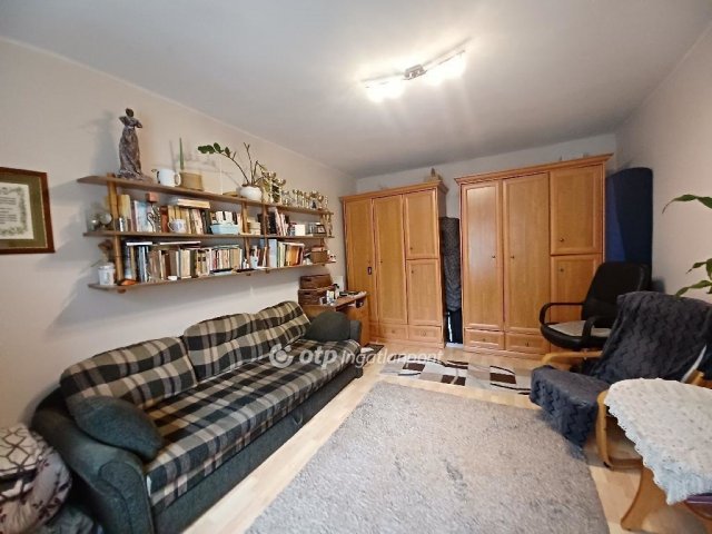 Eladó családi ház, Egerben 81.9 M Ft, 6 szobás