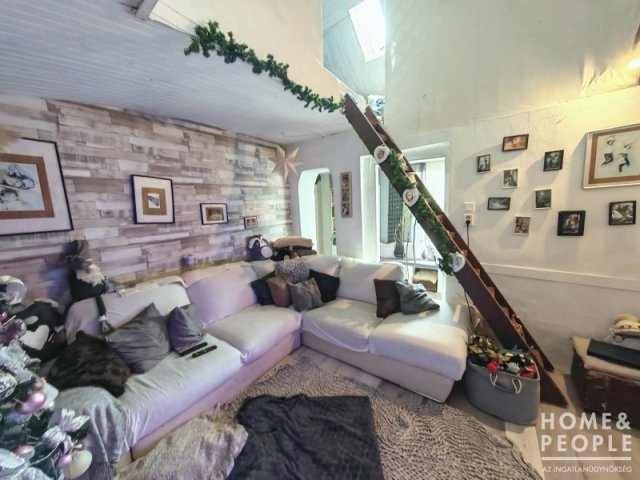 Eladó családi ház, Szegeden 69.999 M Ft, 3+2 szobás