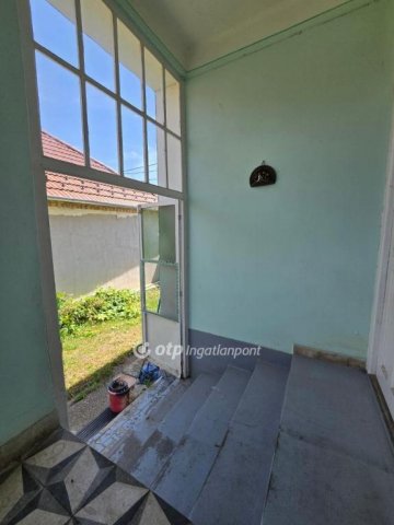 Eladó családi ház, Bébén 19.9 M Ft, 2 szobás