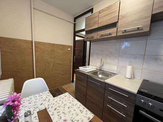 Kiadó panellakás, albérlet, Debrecenben 250 E Ft / hó, 3 szobás