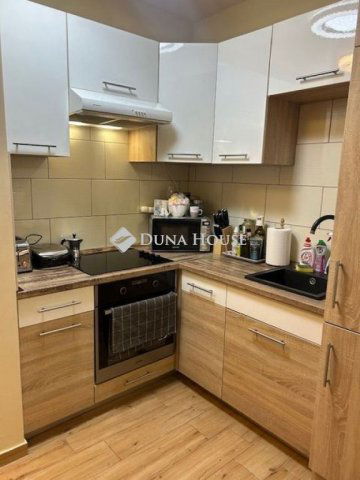 Eladó téglalakás, Mosonmagyaróváron 58900 M Ft, 2 szobás