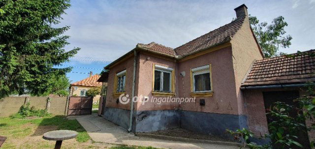 Eladó családi ház, Devecseren 18.9 M Ft, 2 szobás