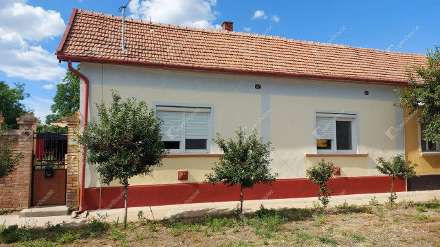 Eladó családi ház, Csanádapácán 15 M Ft, 2 szobás