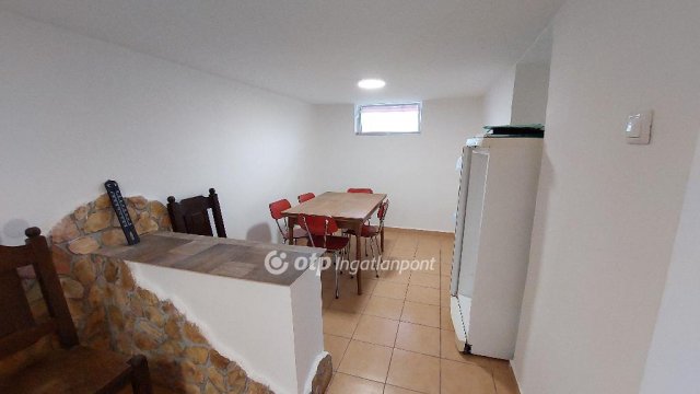 Eladó családi ház, Kisújszálláson 14.5 M Ft, 2 szobás