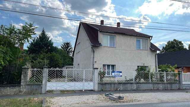 Eladó családi ház, Győrújbaráton 55 M Ft, 4+1 szobás