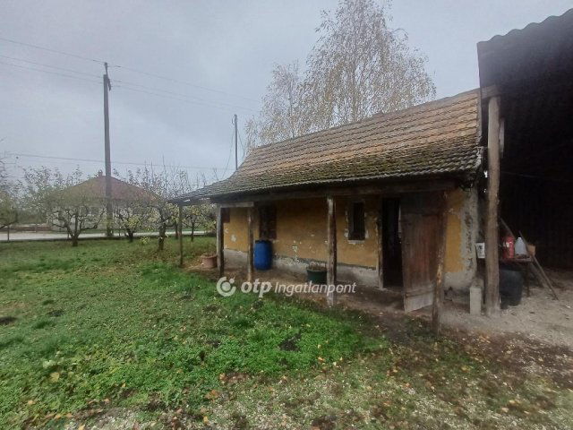 Eladó családi ház, Dunavecsén 14.9 M Ft, 1 szobás