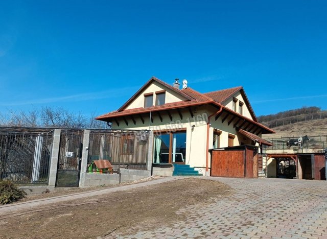 Eladó családi ház, Rádon 140 M Ft, 2+2 szobás