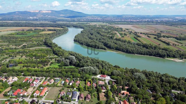 Eladó családi ház, Tahitótfalun 107 M Ft, 4 szobás