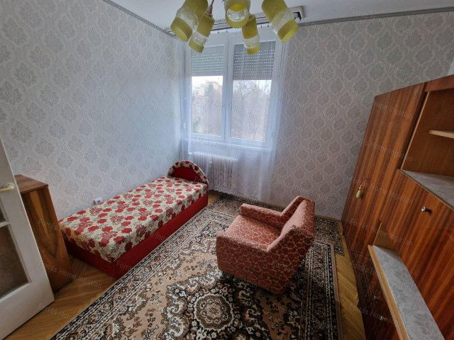 Eladó téglalakás, Tatabányán 36 M Ft, 2 szobás