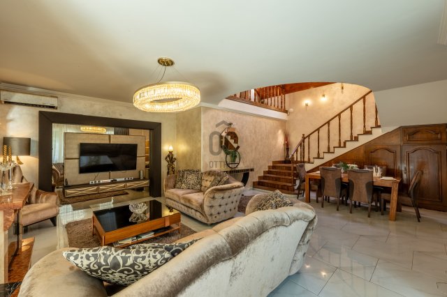 Eladó családi ház, Budapesten, XVI. kerületben, Nefelejcs utcában