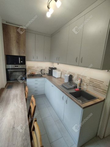 Eladó panellakás, Szegeden 59.5 M Ft, 3 szobás