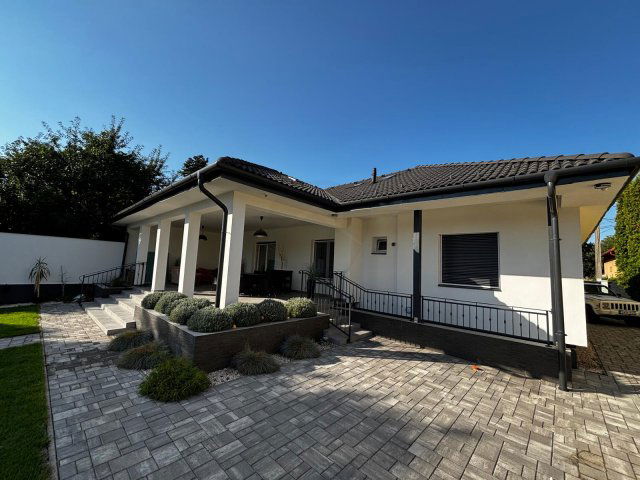 Eladó családi ház, Székesfehérvárott, Gorkij utcában