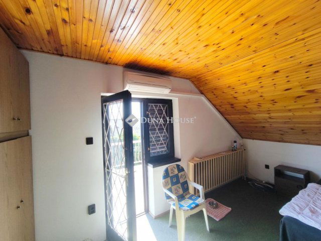 Eladó családi ház, Balatonfüreden 300 M Ft, 1 szobás