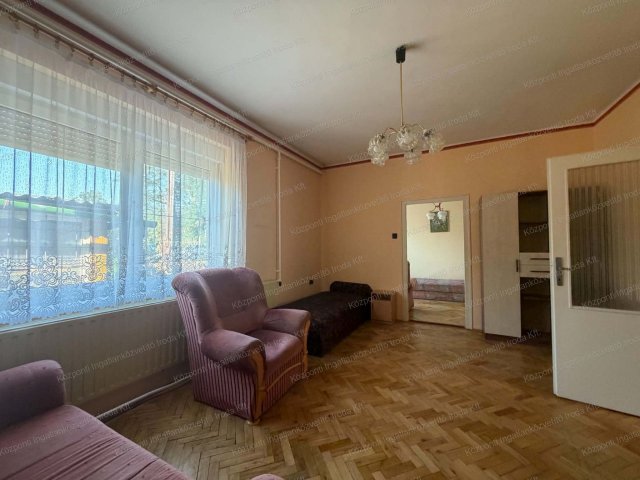 Kiadó családi ház, albérlet, Tatán 250 E Ft / hó, 2 szobás
