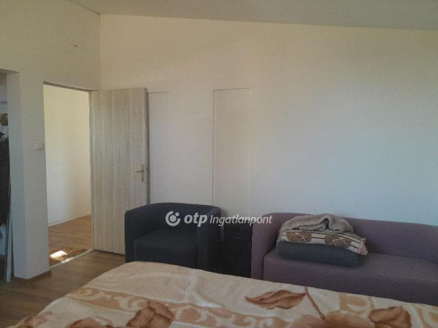 Eladó családi ház, Tatabányán 60.54 M Ft, 2 szobás