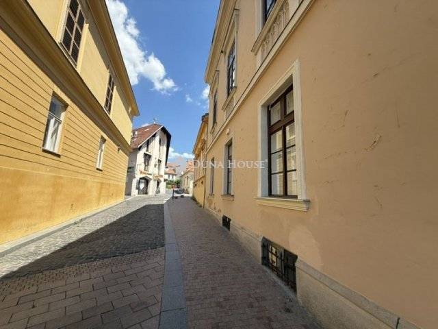Eladó téglalakás, Pécsett 59.9 M Ft, 1 szobás