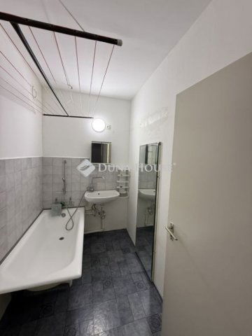 Eladó téglalakás, Budapesten, XVIII. kerületben 69.9 M Ft