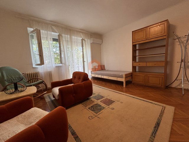 Kiadó téglalakás, albérlet, Pécsett, Athinay utcában, 1 szobás