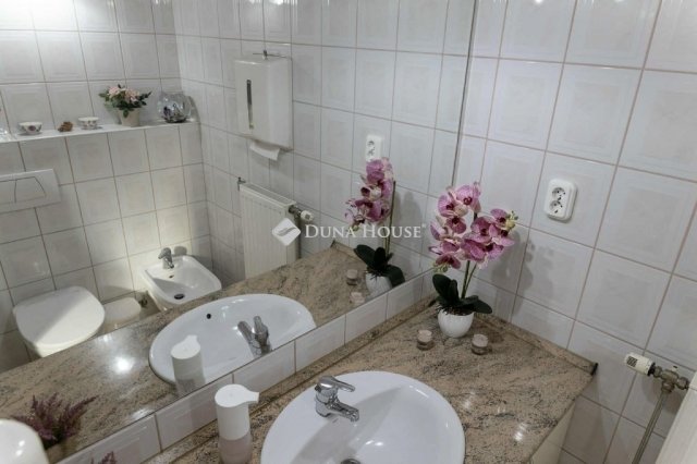 Eladó családi ház, Dunakeszin 193 M Ft, 5 szobás