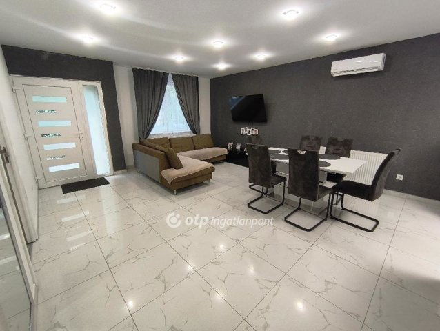 Eladó családi ház, Pusztaszabolcson 61.9 M Ft, 3 szobás