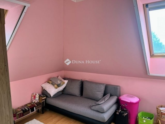 Eladó téglalakás, Pécsett 89 M Ft, 3 szobás