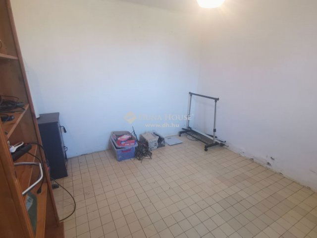 Eladó családi ház, Nyugotszenterzsébeten 5.6 M Ft, 2 szobás