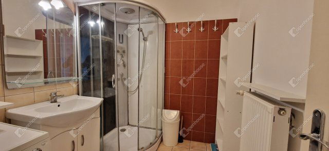 Eladó téglalakás, Győrött 69.5 M Ft, 4 szobás