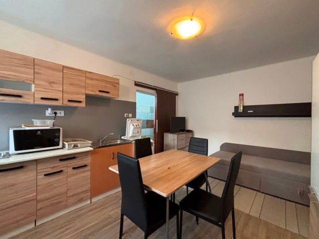 Kiadó családi ház, albérlet, Pécsett, Remény utcában