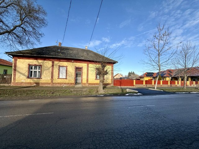 Eladó családi ház, Jászladányon 15.6 M Ft, 5+2 szobás