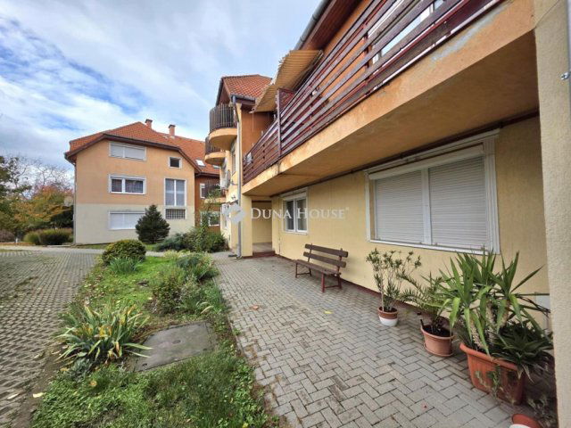 Eladó téglalakás, Tiszafüreden 48.5 M Ft, 3 szobás