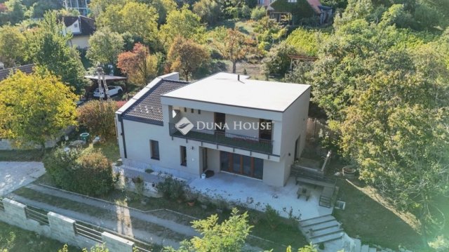 Eladó családi ház, Leányfaluban 196 M Ft, 5 szobás