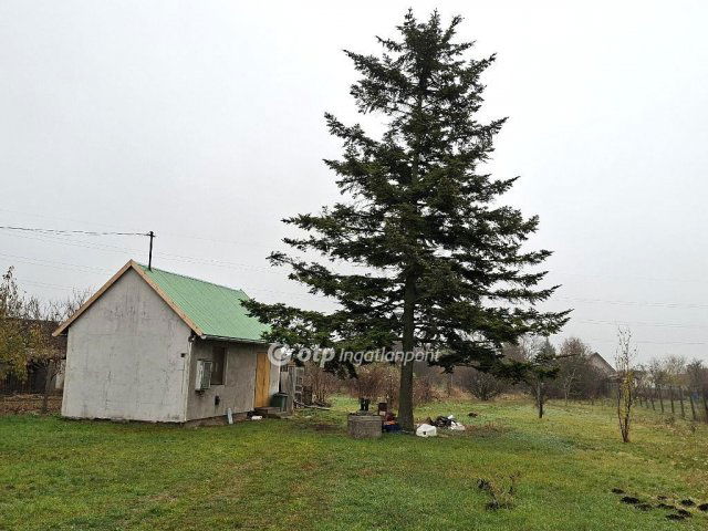 Eladó családi ház, Ráckeresztúron 25.9 M Ft, 1 szobás