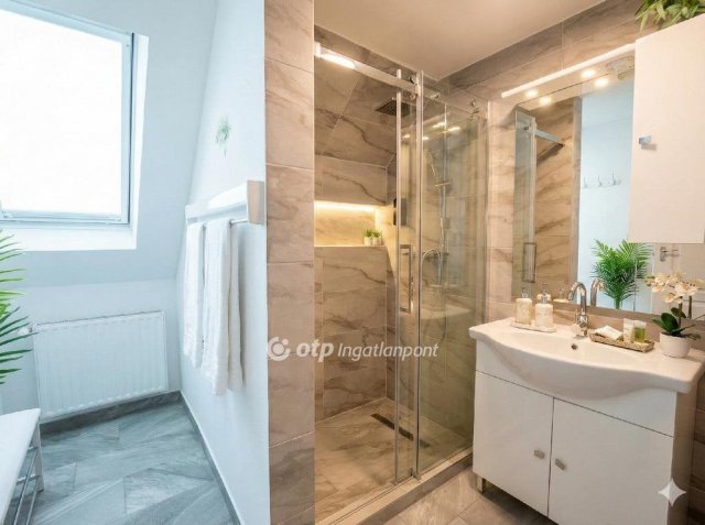 Eladó téglalakás, Nyíregyházán 72.99 M Ft, 5 szobás